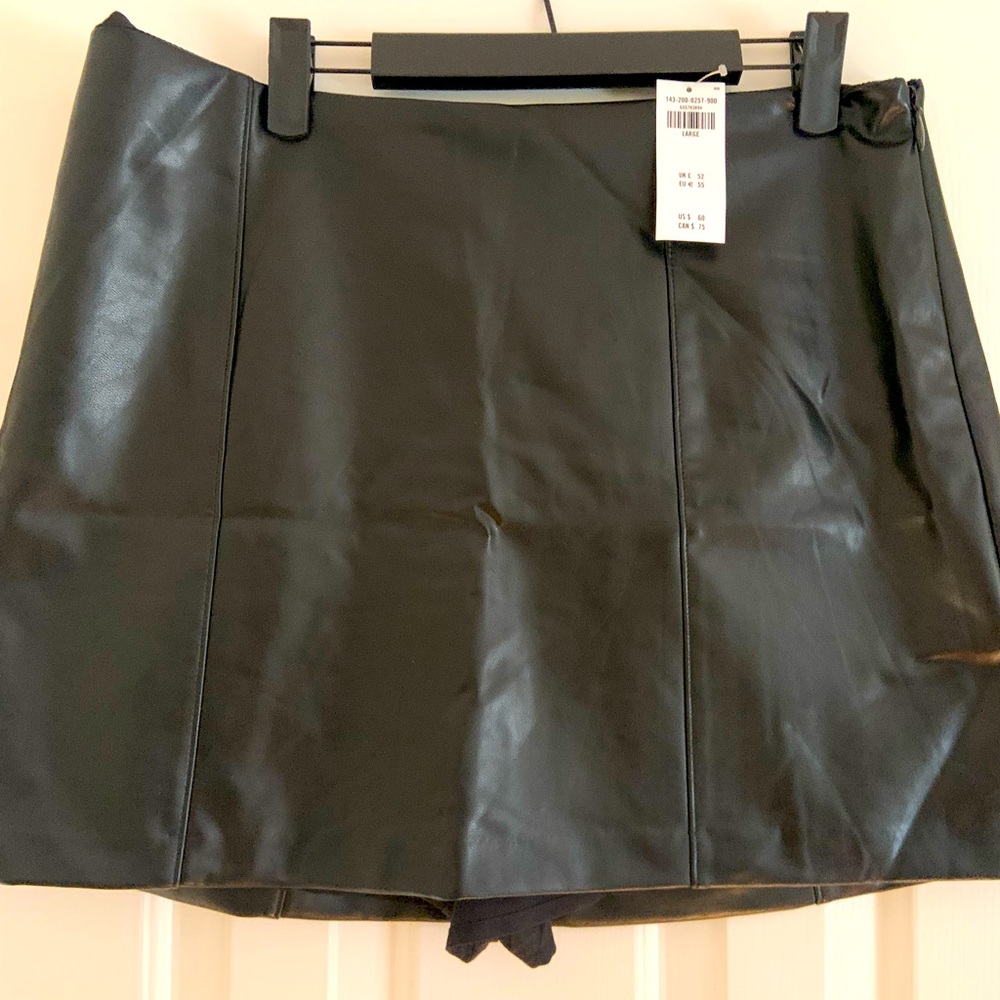 NWT Abercrombie pleather skort